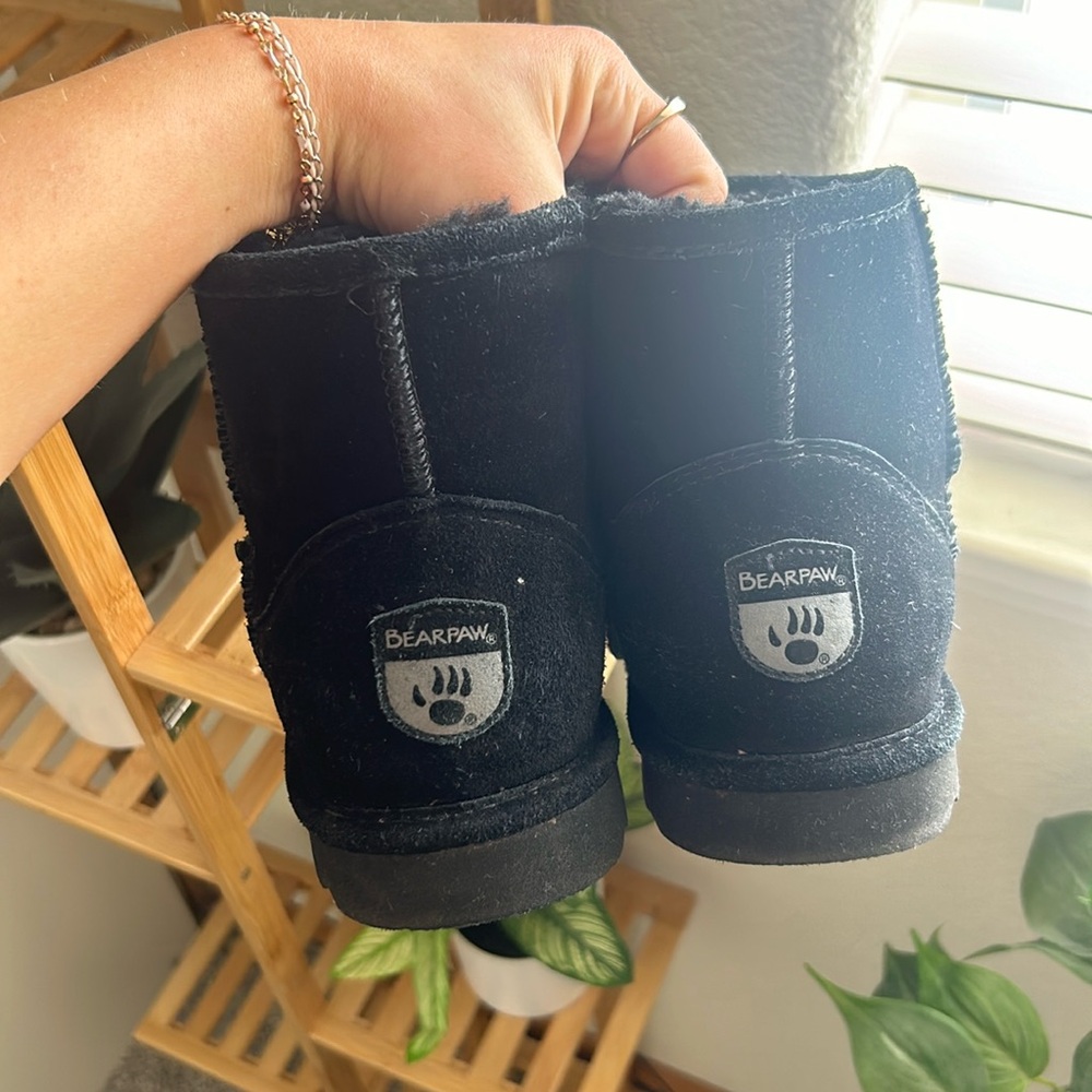 Bearpaw boots size 9